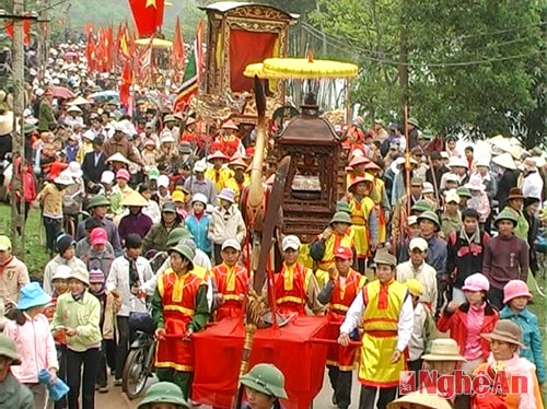Lễ rước thần tại Lễ hội Đền Quả Sơn.Ảnh: Mai Hoa