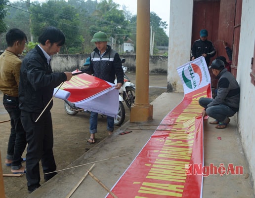 anh Nguyễn Khắc Hà-Bí thư Đoàn xã Bồi Sơn cho biết: Đoàn đã phân công các thành viên thu dọn vệ sinh, phát sẻ đường lãng, treo hàng trăm băng rôn, cờ, khẩu hiệu trên các tuyền