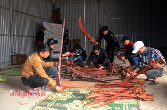 Các tổ chức đoàn thể tham gia lau chùi đồ tế khí,