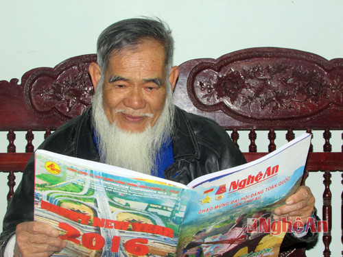 CCB- Nhà báo Nguyễn Thế Viên hằng ngày luôn theo dõi tin tức sự kiện ấn phẩm Báo Nghệ An.