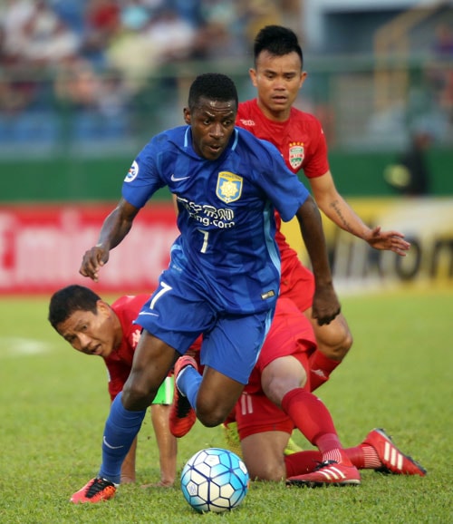 binh-duong-cam-chan-doi-cua-ramires-trong-the-10-nguoi-page-2