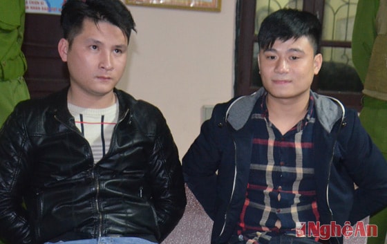 2 đối tượng Nguyễn Trung Hiếu (SN 1988, trú Thành phố Vinh) và Võ Viết Tuyên (SN 1993, trú  huyện Nam Đàn) bị bắt giữ vì có hành vi tàng trữ súng trái phép.