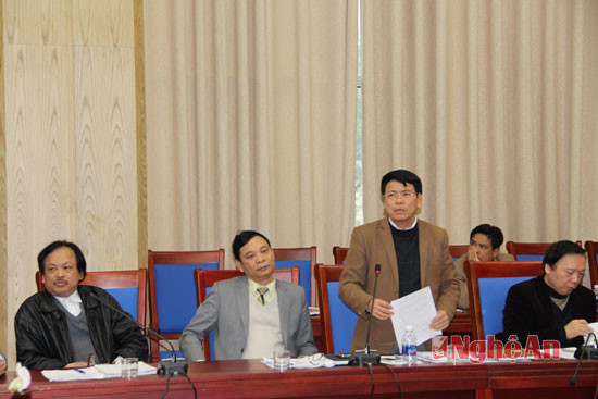 Ông Nguyễn Tiến Lâm - Phó giám đốc Sở nông nghiệp &PTNT báo cáo công tác kết quả công tác kê rừng