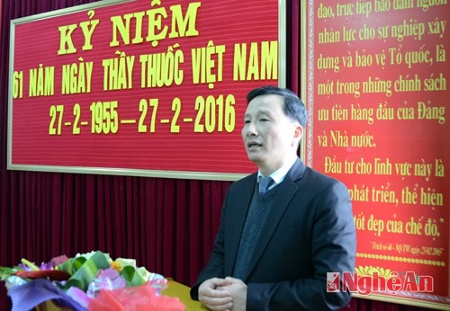 Phó Bí thư tỉnh ủy Lê Quang Huy mong muốn Trung tâm Y tế huyện Con Cuông làm tốt công tác phòng chống dịch bệnh.