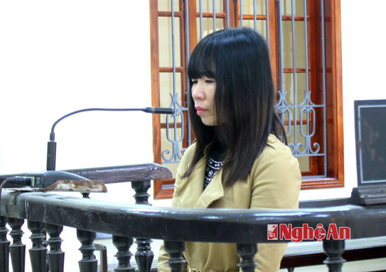 Đối tượng Lê Thị Ngoan tại phiên tòa.