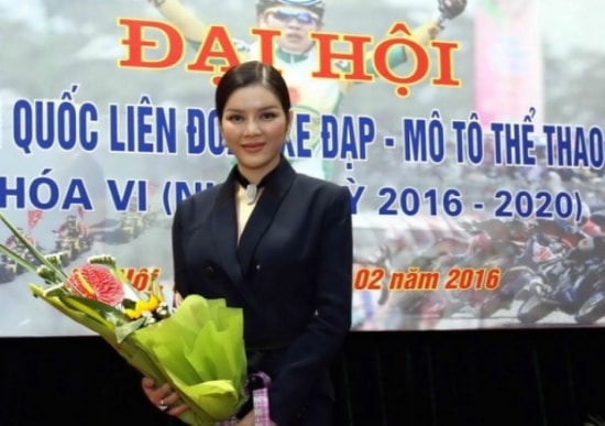Lý Nhã Kỳ ra mắt BCH nhiệm kỳ mới.