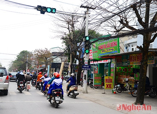 Ngã tư Nguyễn Văn Cừ - Lê Hồng Phong.