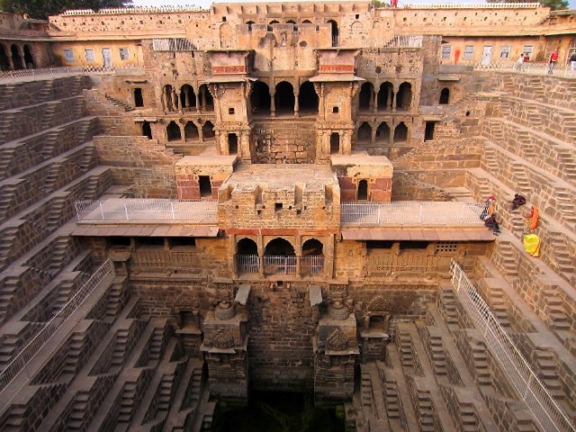 Giếng thang Chand Baori, nằm ở làng Abhaneri, bang Rajasthan, Ấn Độ. Ảnh: Flickr.