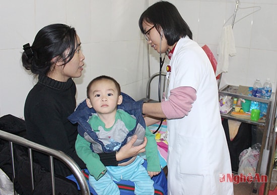 Đáng nói, thời điểm này, đã xuất hiện một số trường hợp trẻ mắc tay chân miệng, thủy đậu và quai bị biến chứng sang một số bệnh về não