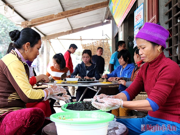 Mục sở thị cách làm bánh gai của người dân nơi đây