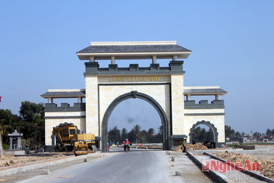 Đồ sộ hơn cổng làng Quỳnh Đôi được xây dựng gần 3 tỷ đồng và là một trong những chiếc cổng làng có giá trị lớn nhất hiện nay