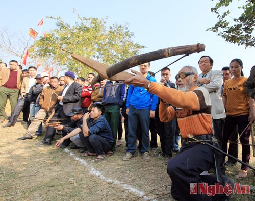 Thi bắn nỏ