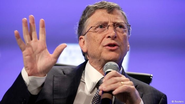 1. Bill Gates  Đứng đầu danh sách năm nay của Forbes là nhà sáng lập Micrsoft, người tham gia ủng hộ phòng chống bệnh sốt rét và nhà hảo tâm William Henry Gates, với tổng tài sản 75,8 tỷ USD (69,8 tỷ EUR). Mọi người đều biết ông là người sáng lập một trong những công ty công nghệ quan trọng hàng đầu thế giới, nhưng không phải ai cũng biết rằng ông chỉ có dự định để lại cho mỗi đứa con khoản thừa kế 10 triệu USD, bởi cho rằng cho con trẻ quá nhiều tiền chẳng đem lại lợi lộc gì cho chúng.