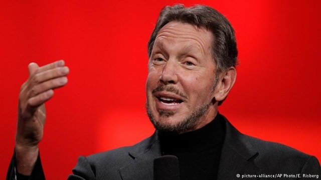 Larry Ellison  Người ta có thể không biết nhiều về Larry Ellison, nhà sáng lập kiêm cựu Giám đốc điều hành hãng Oracle, tuy nhiên ông được biết đến nhiều hơn nhờ việc xây dựng các cơ sở dữ liệu của CIA. Sau khi bỏ Đại học Illinois và Đại học Chicago, ông sáng lập Oracle năm 1977 với tư cách là nhà cung cấp phần mềm cơ sở dữ liệu và hiện trị giá 45,2 tỷ USD, đưa ông vào vị trí người giàu thứ 7 thế giới và thứ 3 trong lĩnh vực công nghệ.