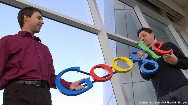 Larry Page và Sergey Brin  Nhà đồng sáng lập Google Larry Page và Sergey Brin lần lượt có tài sản là 35,2 tỷ USD và 34,4 tỷ USD, do đó học là những người giàu thứ 12 và 13 trên thế giới hiện nay. Công cụ tìm kiếm của họ khởi nguồn là một dự án nghiên cứu tại Đại học Stanford, khi mạng toàn cầu WWW còn sơ khai.