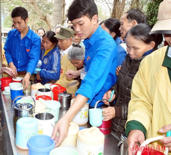 Các đoàn viên, thanh niên tham dự lễ phát động