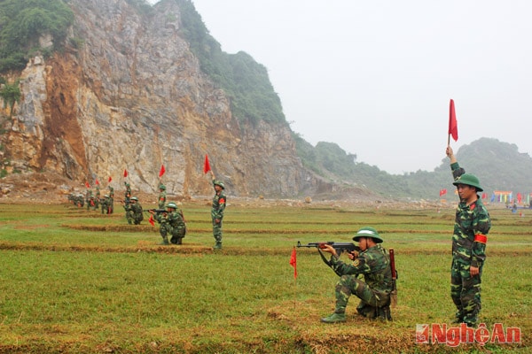 Trung đoàn 1, Sư đoàn 324 tổ chức kiểm tra bắn đạn thật cho chiến sĩ mới.