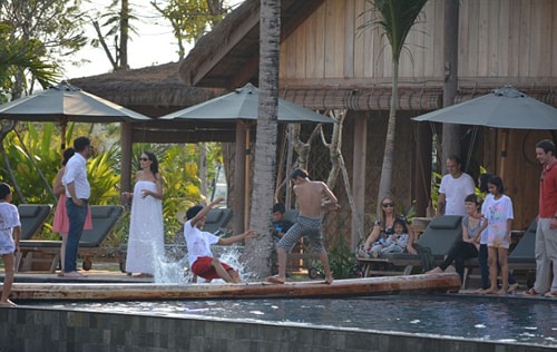 ben-trong-phim-truong-cua-angelina-jolie-o-campuchia-8