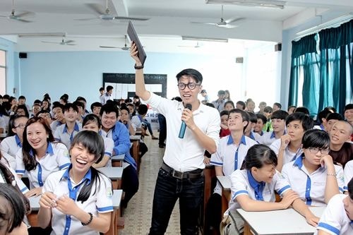 Anh Vũ truyền cảm hứng cho các bạn trẻ bằng chính câu chuyện của đời mình.