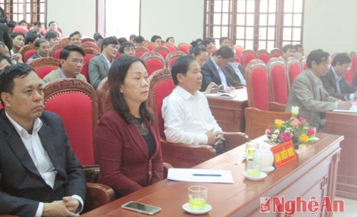 Quang cảnh buổi tiếp xúc cử tri