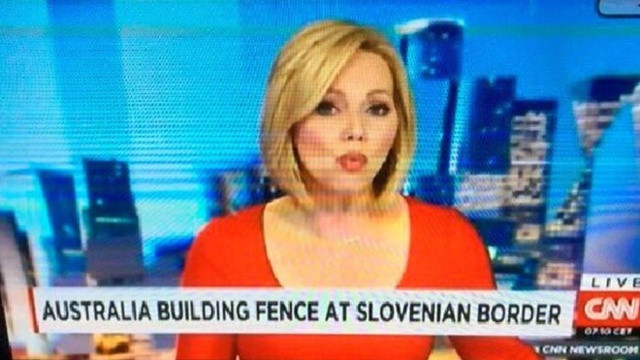 CNN cho chạy dòng tin có nội dung Australia đang xây hàng rào biên giới với Slovenia. (Nguồn: mashable.com