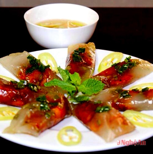 Bánh bột lọc nhân tôm thịt.