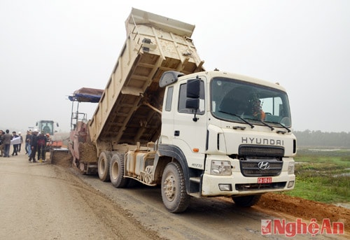 Nhà thầu đang khẩn trương thi công đường nối Quốc lộ 1A với Nghĩa Đàn, Thái Hòa.