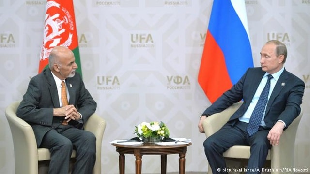 Tổng thống Nga Vladimir Putin (phải) gặp gỡ Tổng thống Afghanistan Ashraf Ghani Ahmadzai. Ảnh: RIA Novosti.