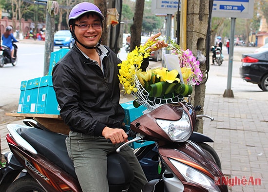 Niềm vui khi khi chọn được món quà để dành tặng một nửa yêu thương