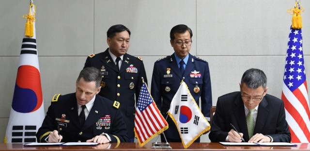Quan chức quốc phòng Mỹ - Hàn Quốc thảo luận về Hệ thống phòng thủ tên lửa tầm cao giai đoạn cuối (THAAD) hôm 4/3. Ảnh: Yonhap.