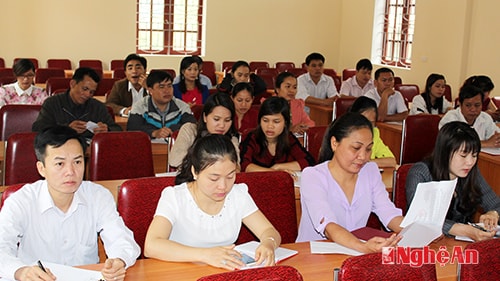 Các đại biểu và cộng tác viên tham gia khóa tập huấn.