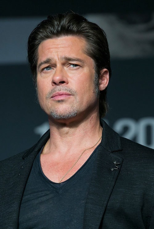 Brad Pitt từng đối mặt với những lời chỉ trích vì bỏ Jennifer Aniston để đến với Angelina Jolie. Nhưng hơn 10 năm sống bên Jolie, Brad Pitt đã thể hiện mình là người đàn ông có trách nhiệm với gia đình, hết lòng vì con cái và quan tâm tới vợ. Điều đó khiến anh giành lại được cảm tình của nhiều người.