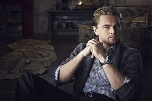 Leonardo DiCaprio giành được tình cảm của người hâm mộ nữ sau thành công của Titanic. Vẻ ngoài điển trai, vừa dễ thương vừa đàn ông, của Leo khiến chị em yêu thích. Leonardo DiCarpio luôn được xem là 