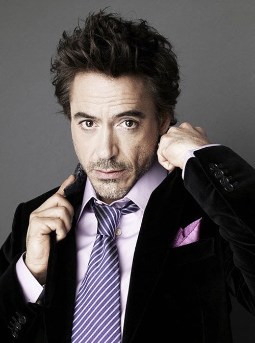 Robert Downey Jr. được yêu thích sau vai tỷ phú Tony Stark trong loạt phim Iron Man. Vẻ ngoài tưng tửng, nam tính, tính cách vui vẻ, phóng khoáng của anh 