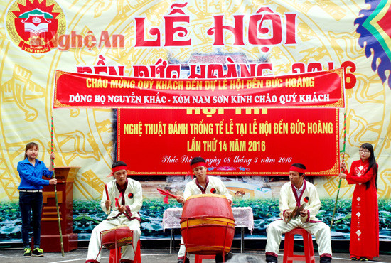 Nét mới của lễ hội năm nay, huyện Yên Thành và xã Phúc Thành phối hợp tổ chức hội thi đánh trống Tế lễ, thu hút các dòng họ trên địa bàn tham gia.