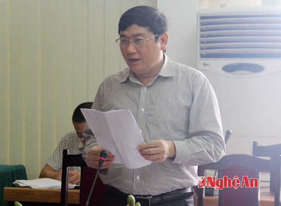 Ông Hà Thanh Tĩnh, Phó Chủ tịch UBND thành phố Vinh báo cáo kết quả những nội dung đã thực hiện.