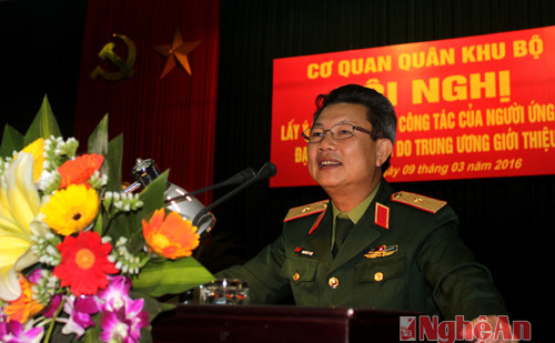  Thiếu tướng Nguyễn Sỹ Hội – Đại biểu Quốc hội khóa XIII, Phó tư lệnh Quân khu 4, nhân sự ứng cử đại biểu Quốc hội do Trung ương giới thiệu phát biểu với các cử tri.
