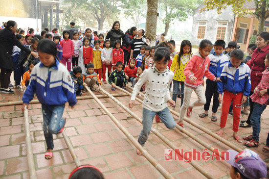 Môn nhảy sạp được Trường Tiểu học Phú Thành đưa vào 