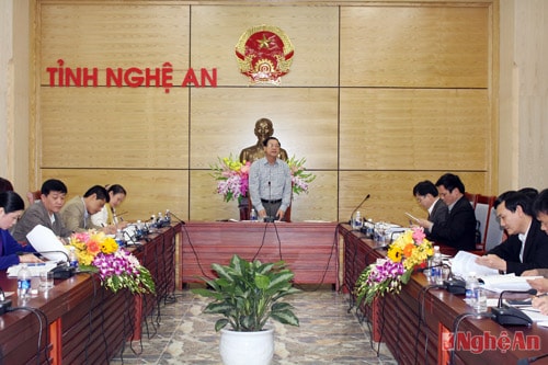 Đồng chí Lê Minh Thông - Phó Chủ tịch UBND tỉnh chủ trì cuộc họp.