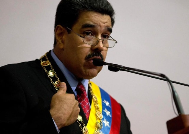 Tổng thống Venezuela Nicolas Maduro đọc diễn văn thường niên tại Caracas hôm 15/1. Ảnh: AP.