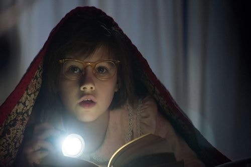 The BFG là tiểu thuyết thiếu nhi lừng danh của tác giả người Anh - Roald Dahl - được vị đạo diễn huyền thoại Steven Spielberg chuyển thể lên màn bạc năm nay. Câu chuyện xoay quanh một cô bé đi săn quỷ dữ cùng người bạn khổng lồ. Tiểu thuyết này từng chinh phục rất nhiều độc giả khi ra mắt vào năm 1982. Phiên bản điện ảnh của The BFG ra mắt vào ngày 1/7.