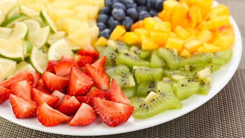 Tránh ăn trái cây trước giờ đi ngủ vì sẽ làm bạn khó ngủ - Ảnh: Shutterstock.