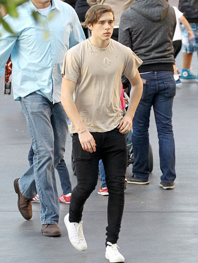 brooklyn-beckham-cong-khai-di-choi-voi-nguoi-mau-16-tuoi-2