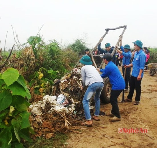 :  Đoàn xã Tường sơn tổ chức ra quân thu gom xử lý rác thải, phát quang bụi rậm, làm sạch các tuyến đường dân sinh trên địa bàn xã với sự tham gia của hơn 170 ĐVTN… Đồng thời qua đó tổ chức tuyên truyền ý thức đến ĐVTN và nhân dân về vấn đề bảo vệ môi trường; không vứt đổ rác bừa bãi.