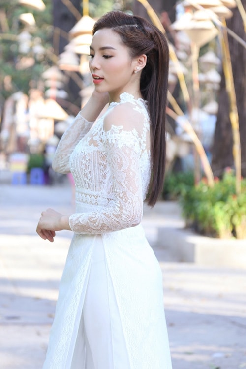 Vẻ đẹp của Hoa hậu Việt Nam 2014 ở tuổi 19.