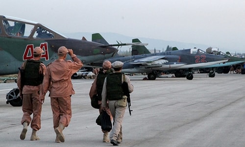 Technicians at Syria's Hmeimim airport where Russian aircraft are deployed. © Dmitriy Vinogradov / RIA Novosti