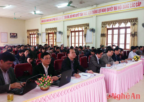 Toàn cảnh hội nghị tiếp xúc cử tri tại xã Phúc Sơn, Anh Sơn.