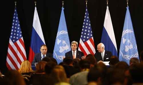 Ngoại trưởng Mỹ John Kerry, Ngoại trưởng Nga Sergei Lavrov  và đặc phái viên Liên Hợp Quốc về Syria Staffan de Mistura công bố kết quả của cuộc đàm phán hòa bình tại Munich. (Ảnh: Matthias Schrader / AP)