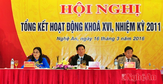 Các đồng chí chủ trì hội nghị