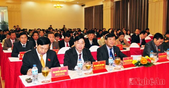 Các đồng chí lãnh đạo tỉnh tham gia hội nghị